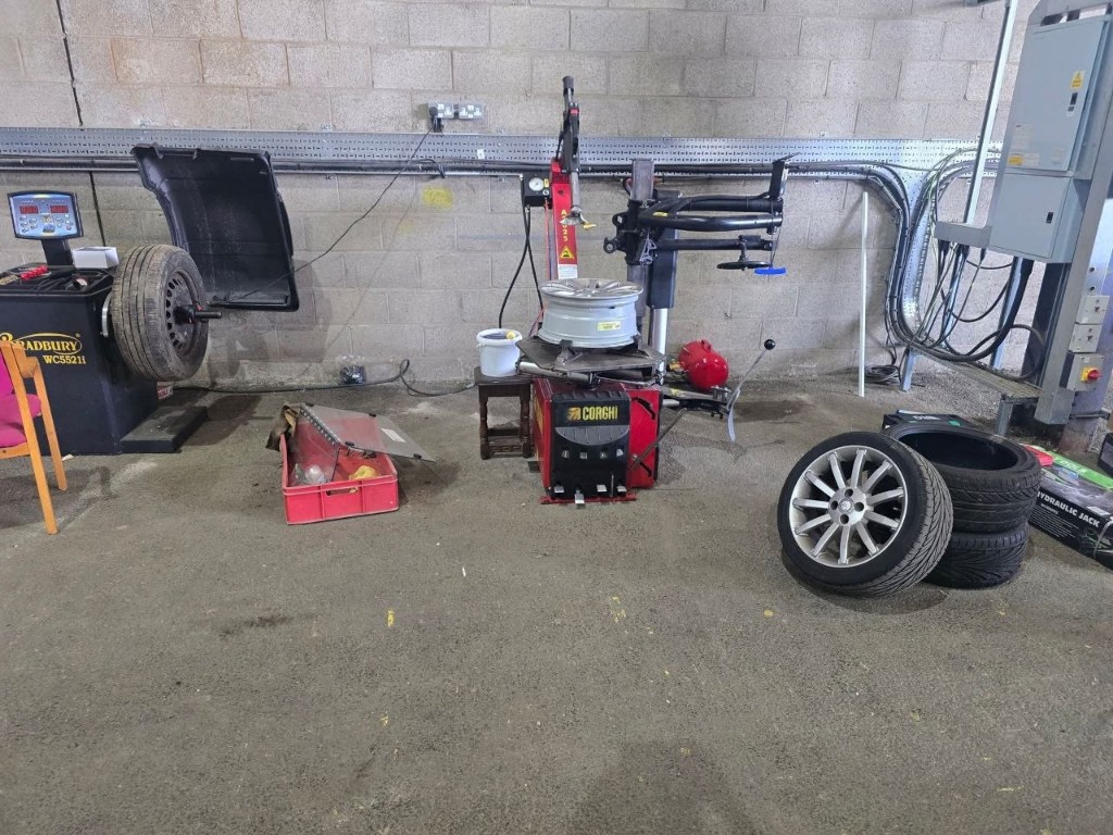 Tyre fitting and balancing machines